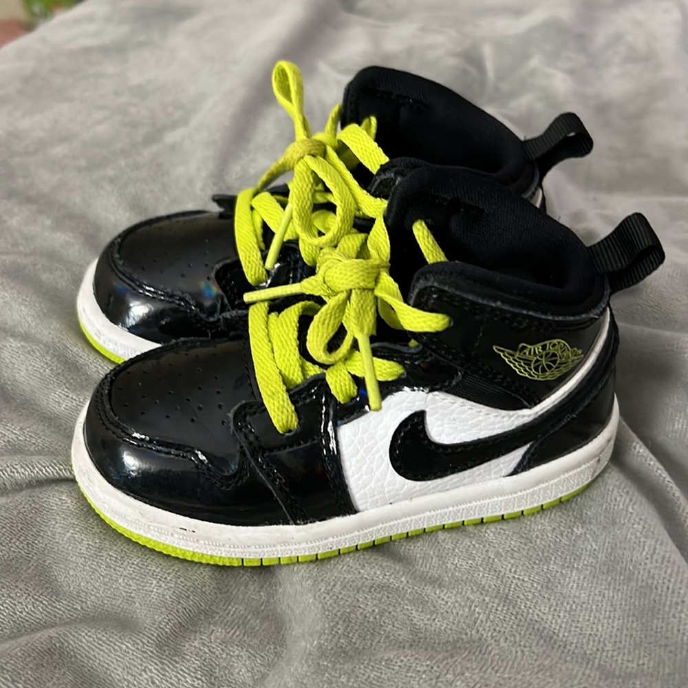 Jordan 1s - Picture 4 of 6